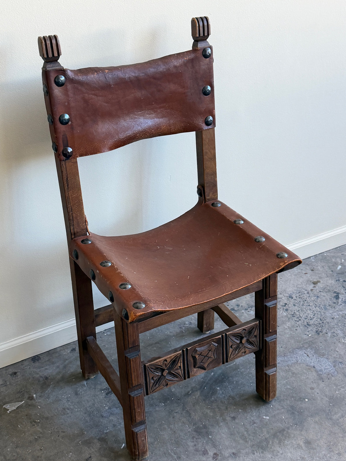 Navarro Argudo Oak and Leather dining chairs (sold individually)