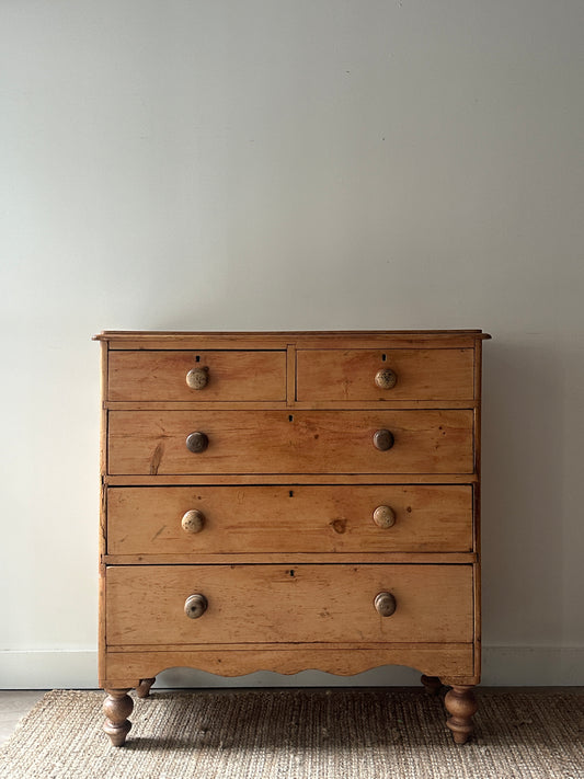 Pine dresser