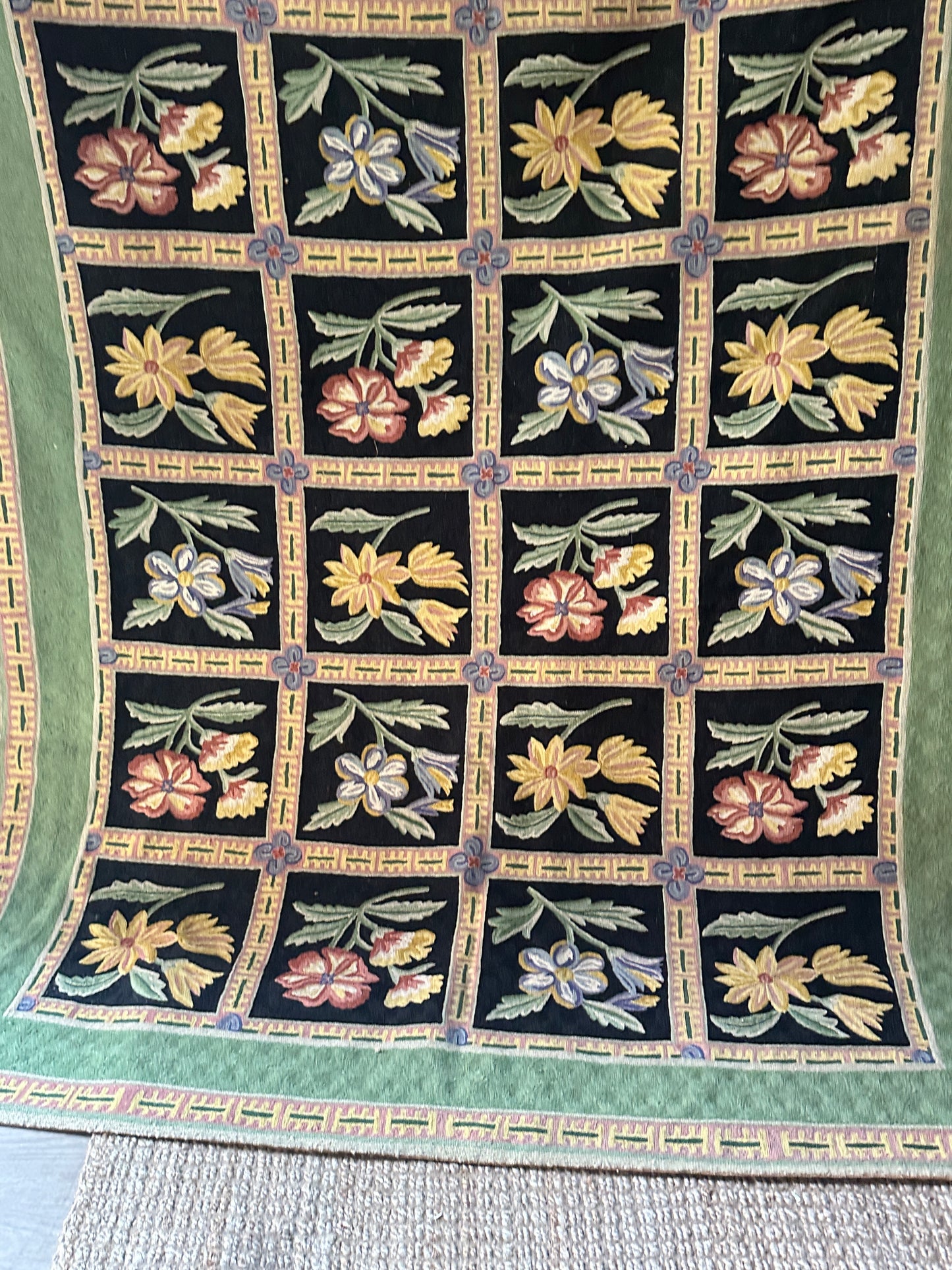 Wool flower rug 5’ x 8’