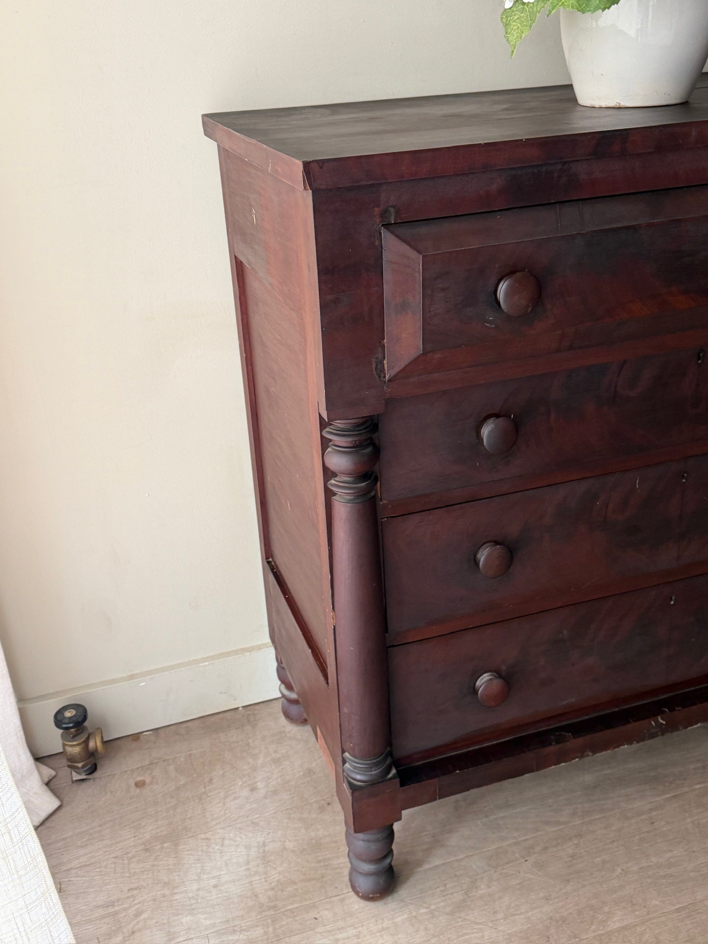 Mahogany federal dresser