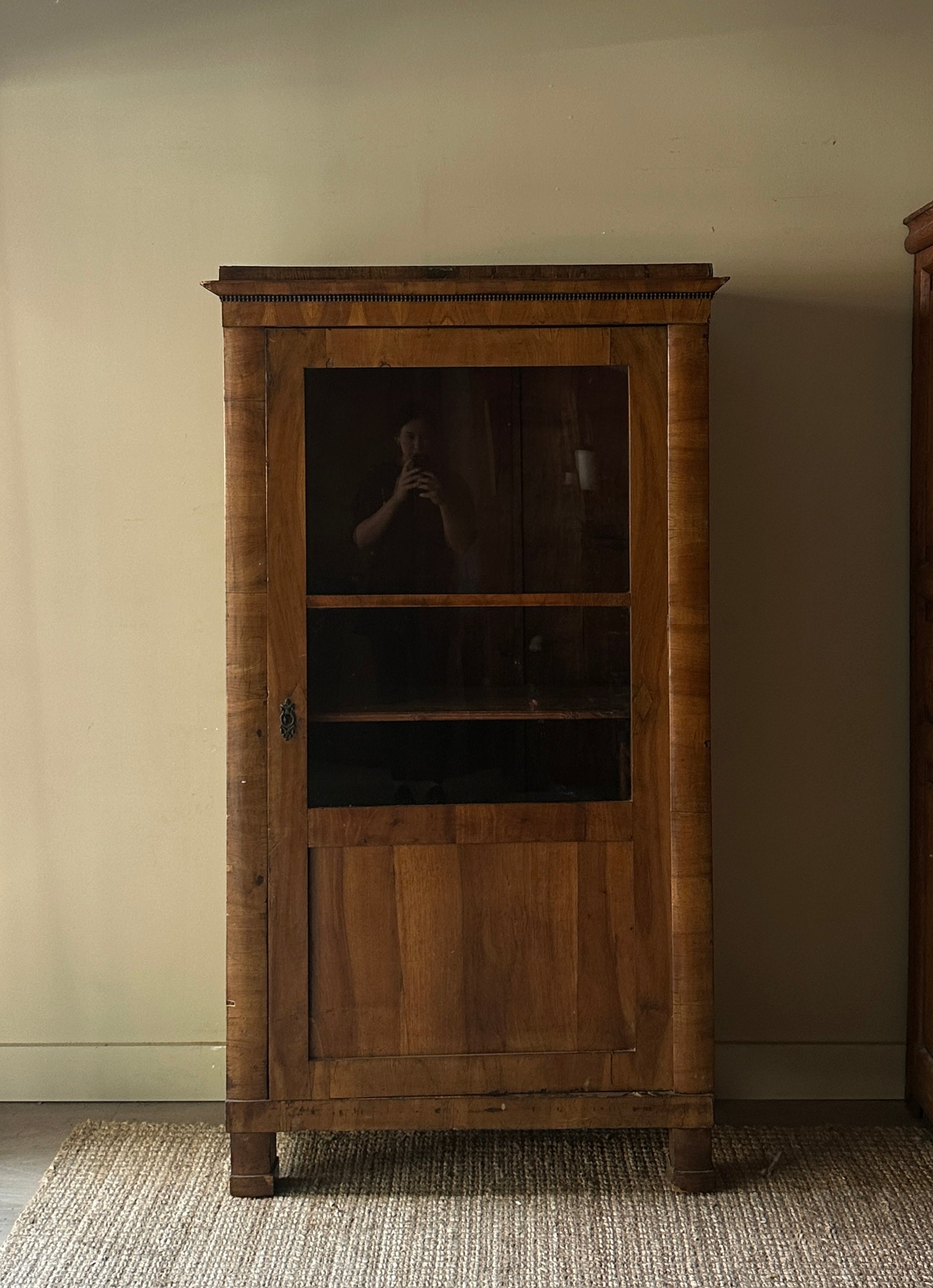Continental cupboard (one shelf) – Good Behavior