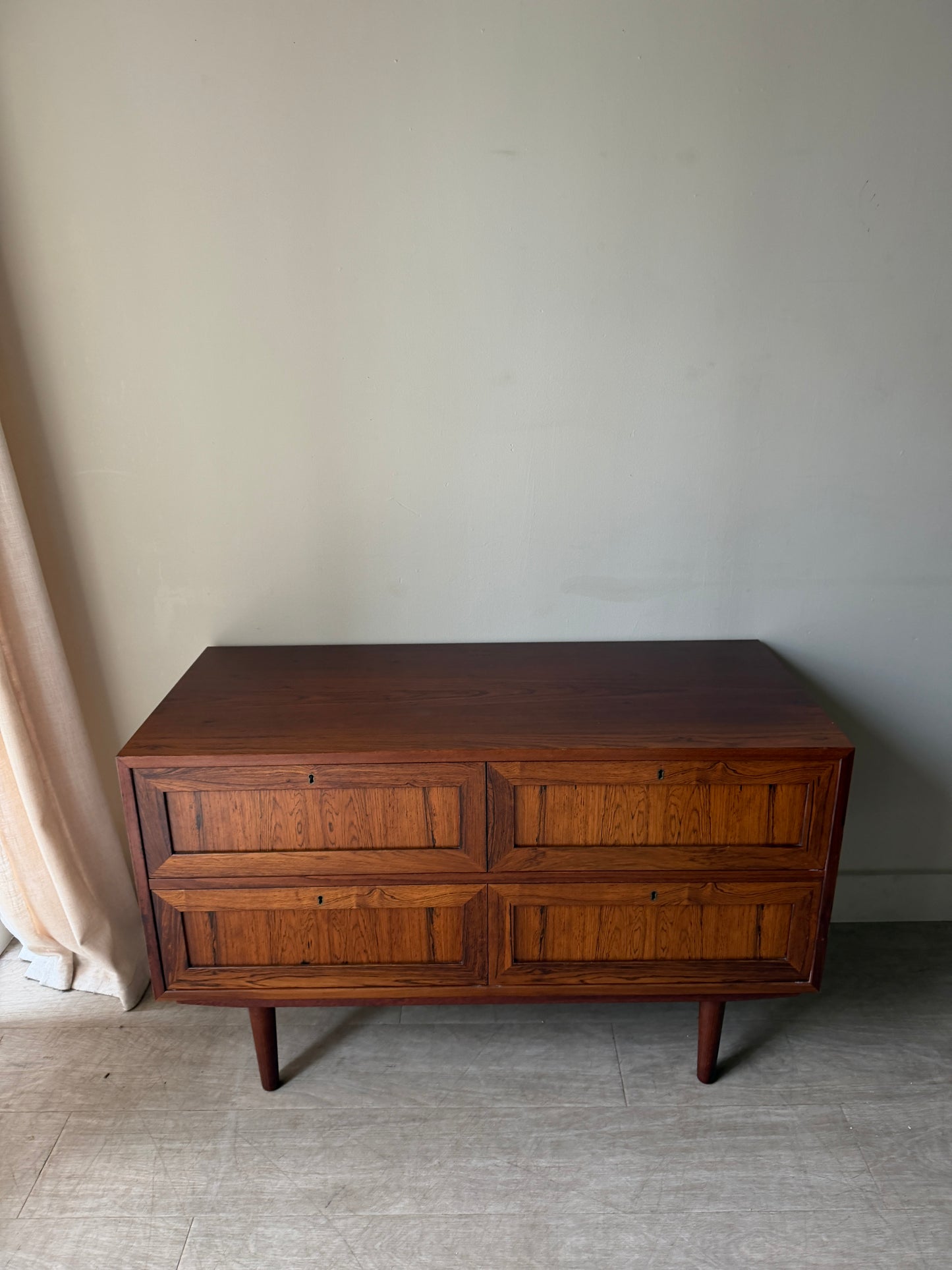 Rosewood chest of drawers