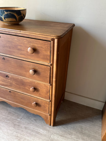 Pine dresser