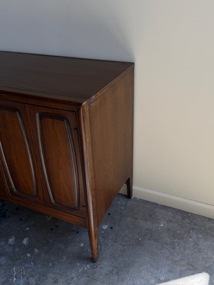 Broyhill walnut 9 drawer dresser