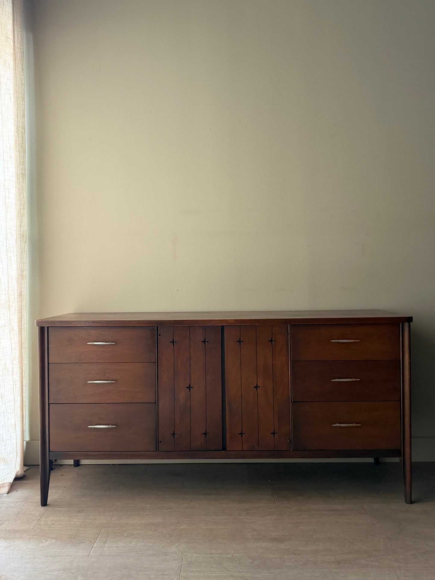 Broyhill walnut 9 drawer dresser