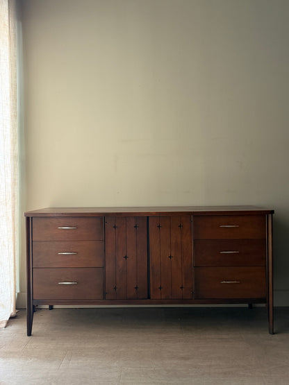 Broyhill walnut 9 drawer dresser