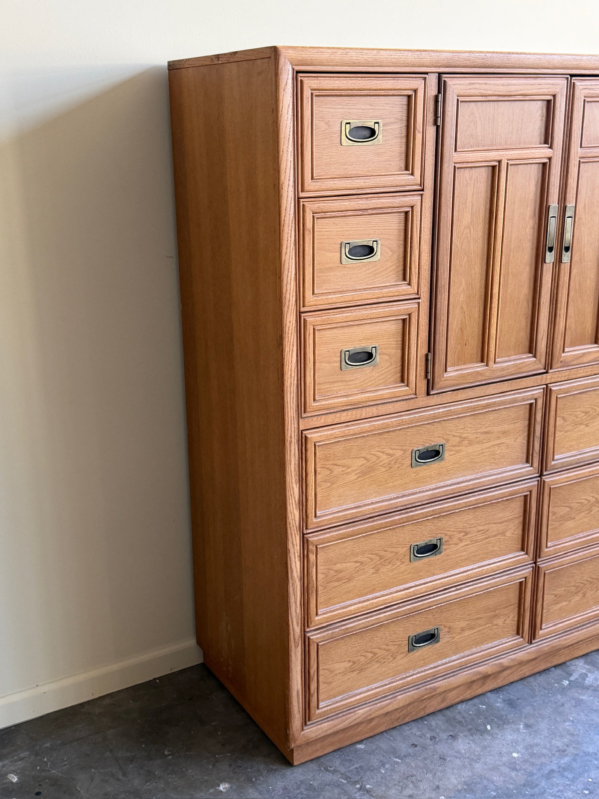 Stanley oak campaign XL dresser