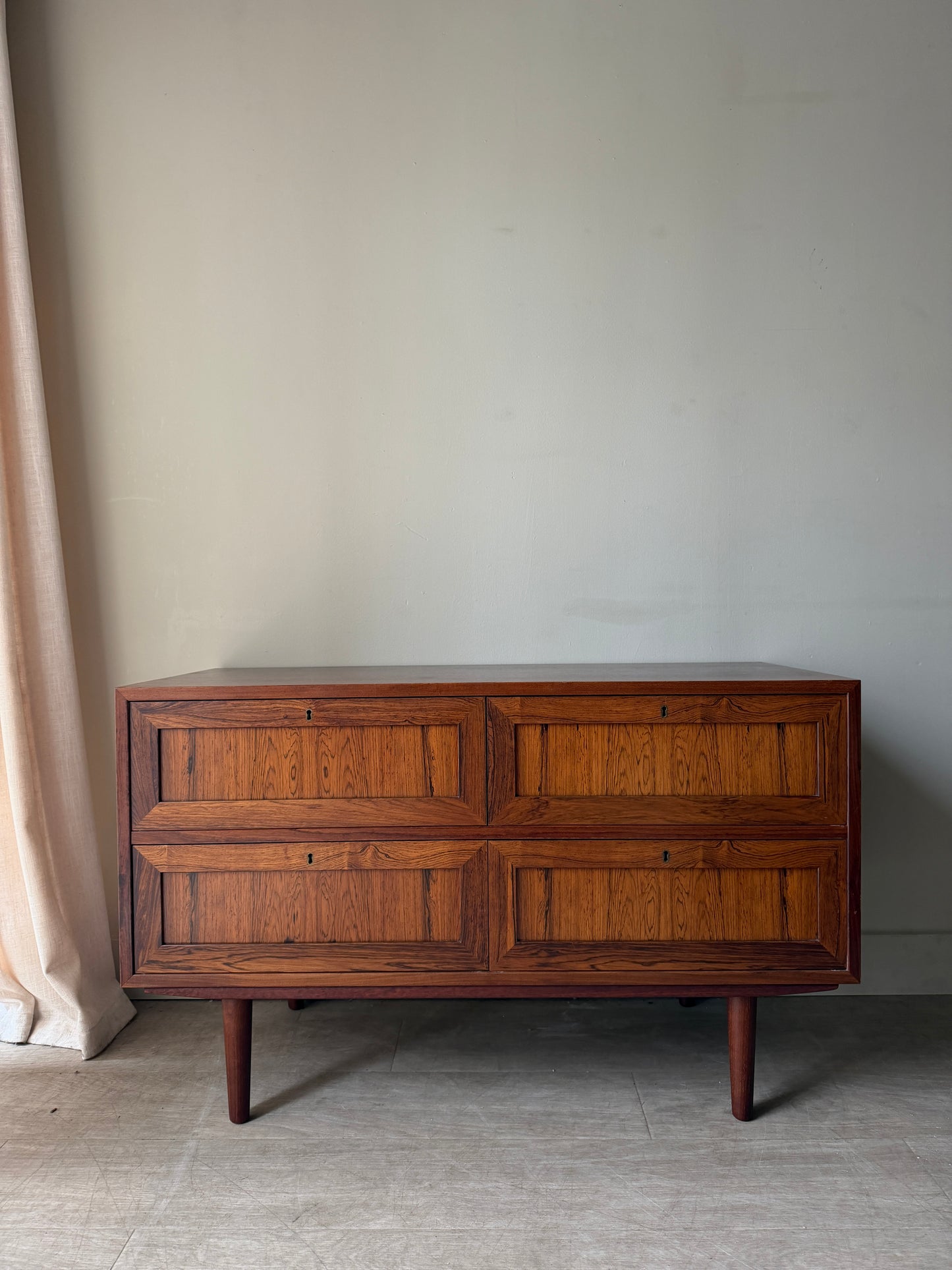 Rosewood chest of drawers