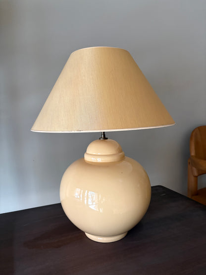 Kostka pale yellow table lamp