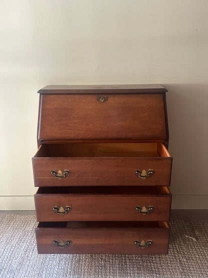 Secretary dresser
