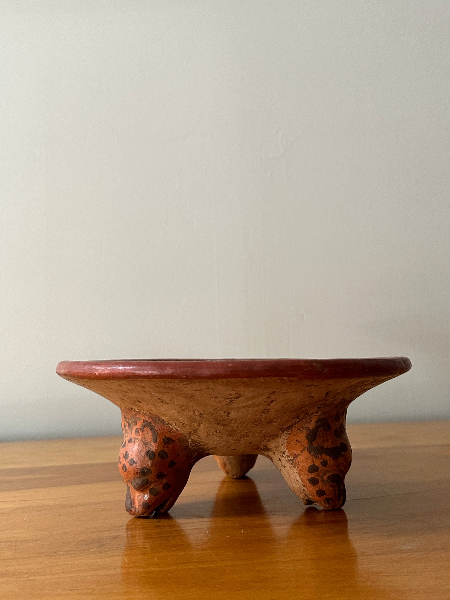 Tripod pottery bowl