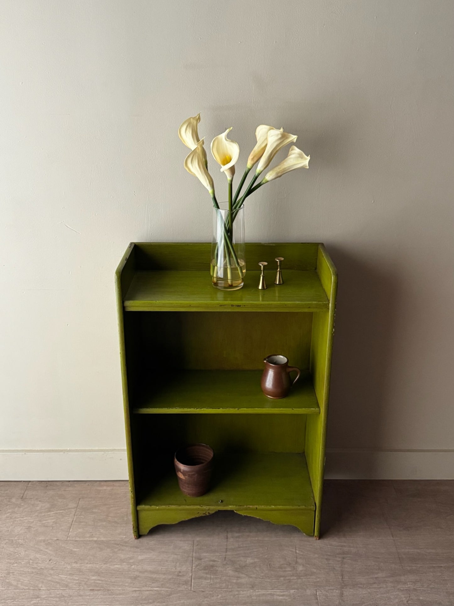 Green painted pine shelf