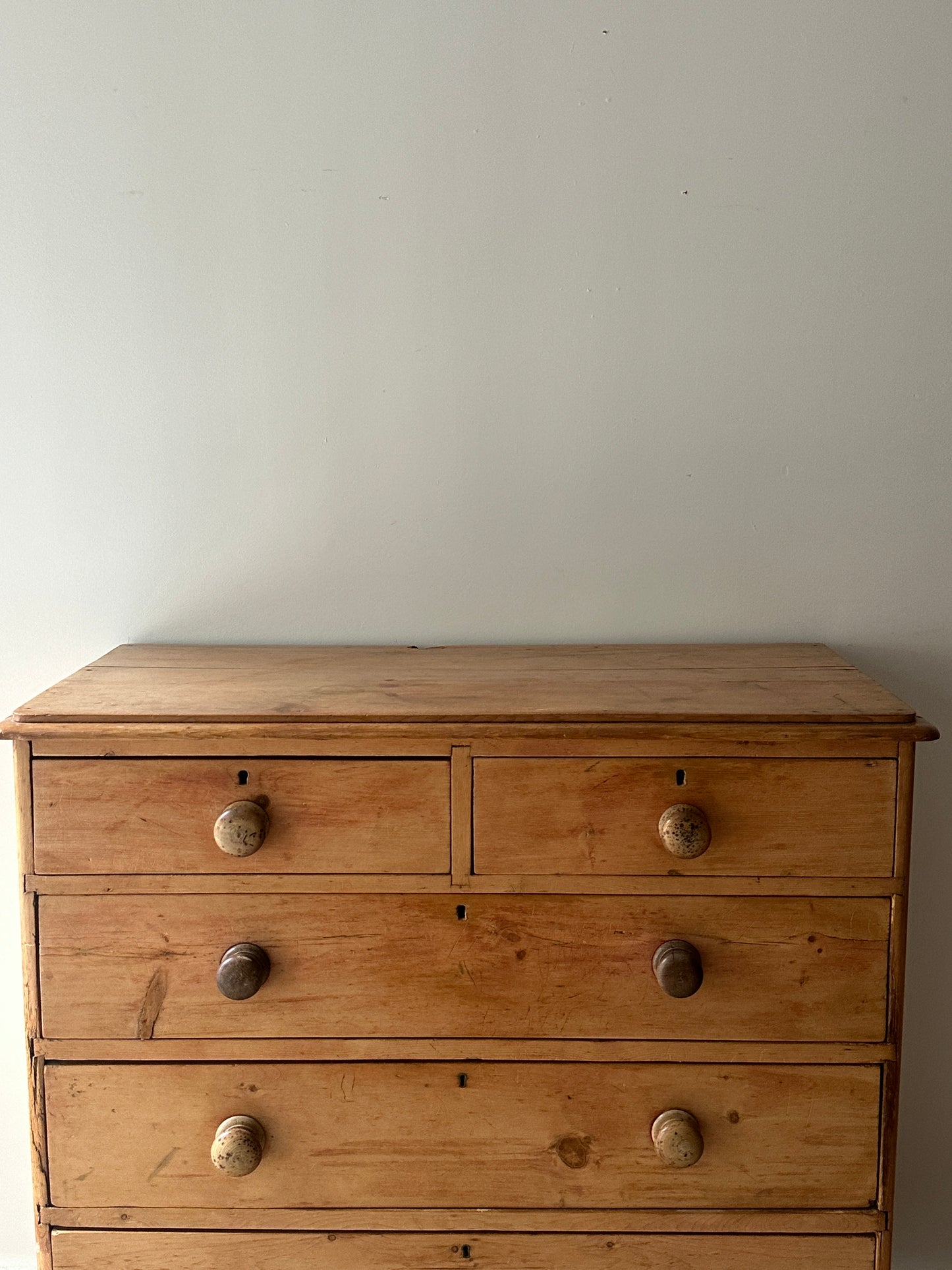 Pine dresser