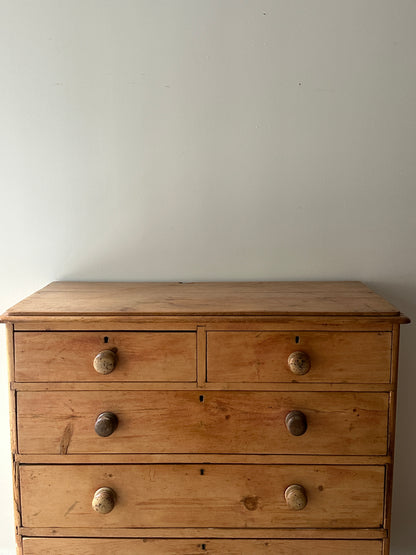 Pine dresser