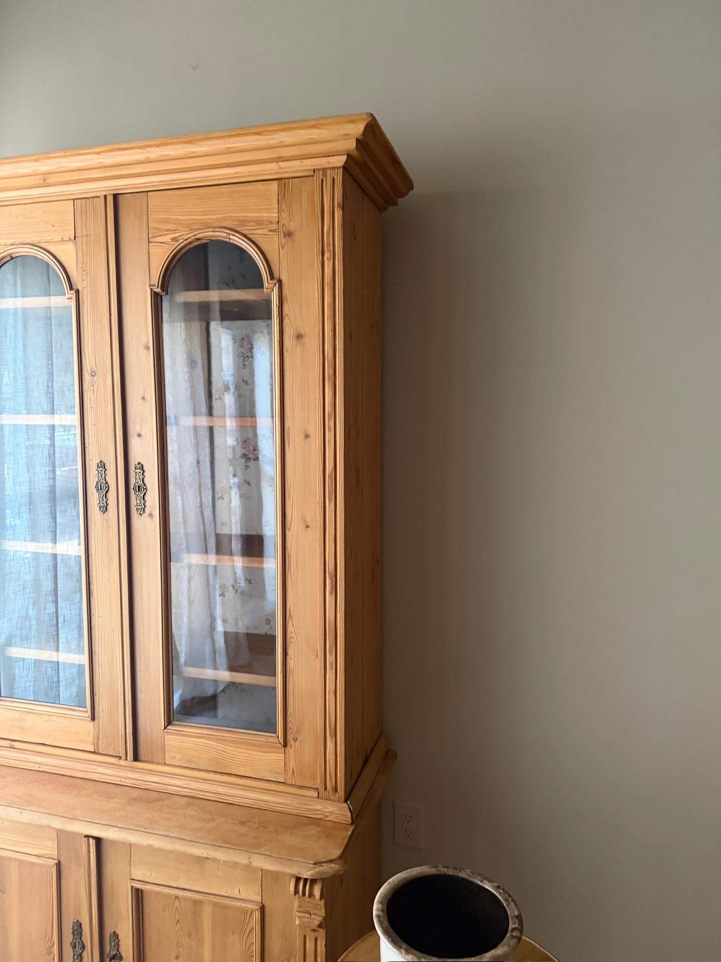 English pine two piece hutch
