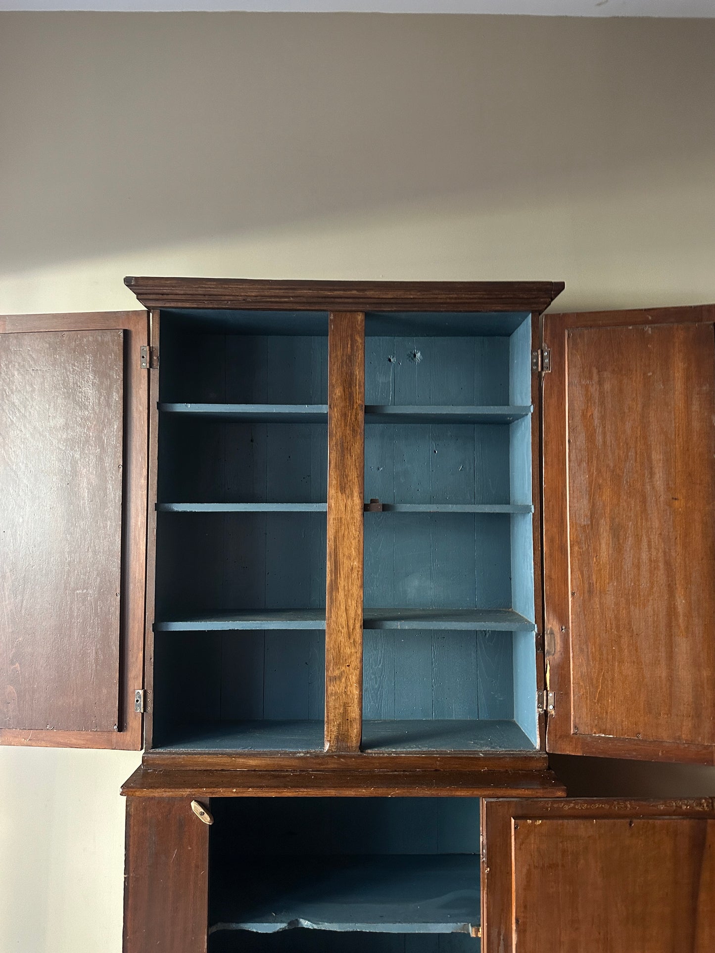 Pine two piece hutch