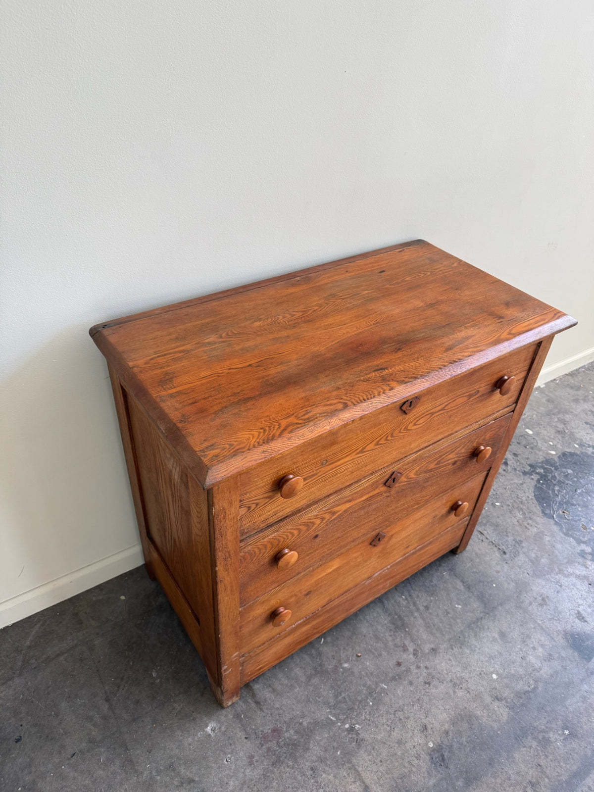 Pine 3 drawer dresser