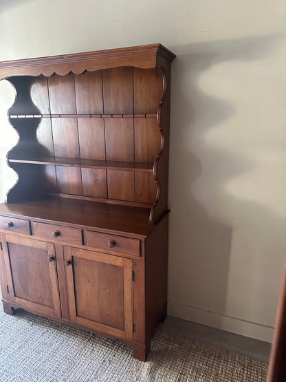 Pine two piece hutch