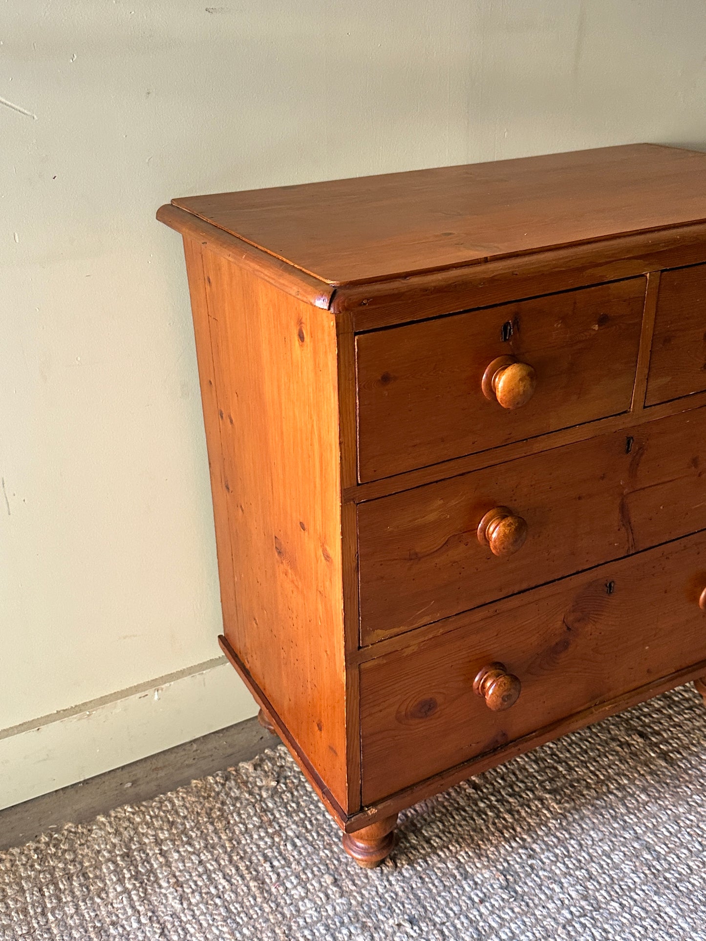 Pine dresser