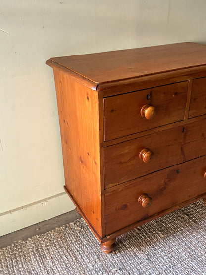 Pine dresser