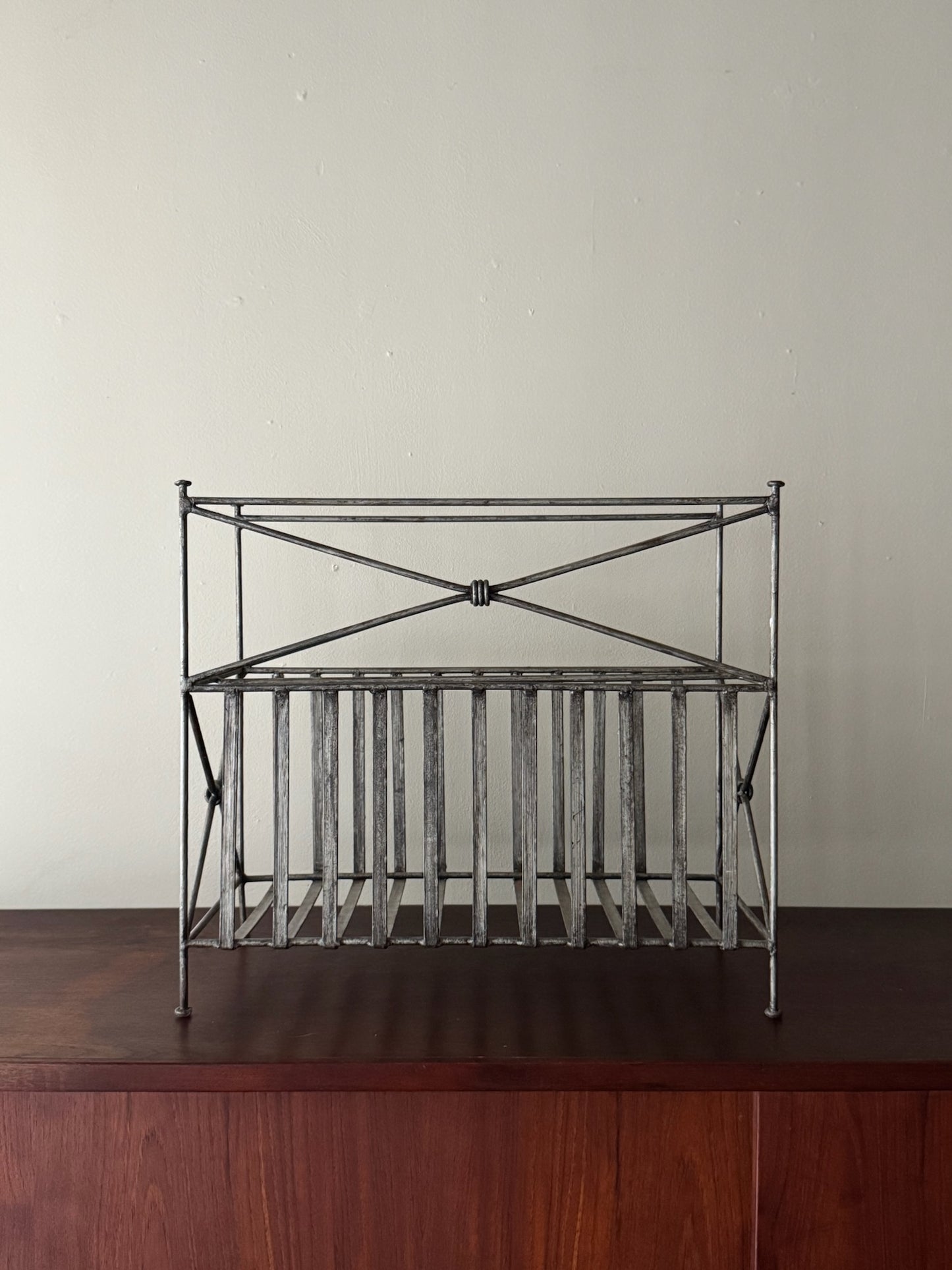 Steel magazine rack