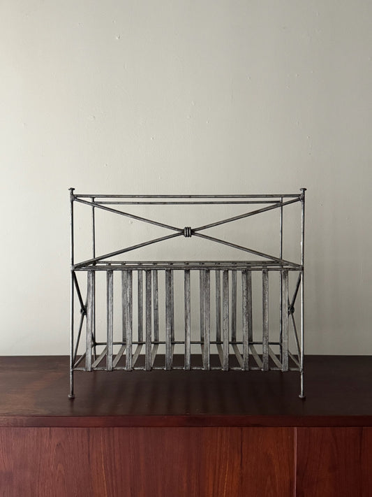 Steel magazine rack