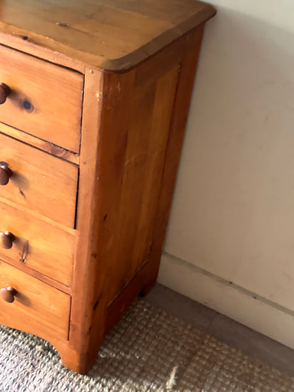 Pine dresser