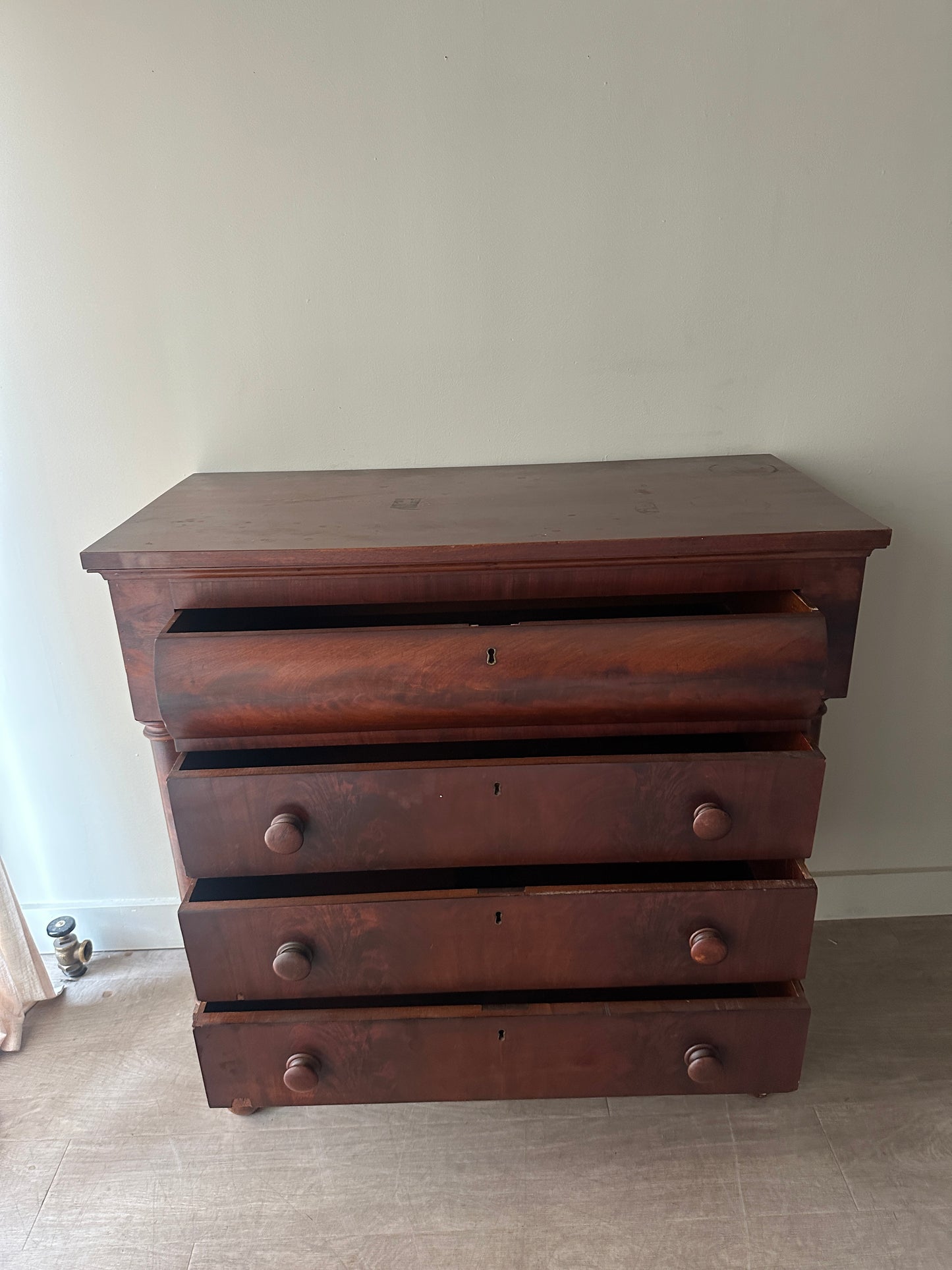 Mahogany federal dresser