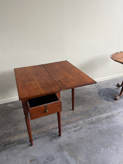 Pennsylvania Sheraton cherry gate leg flip top table