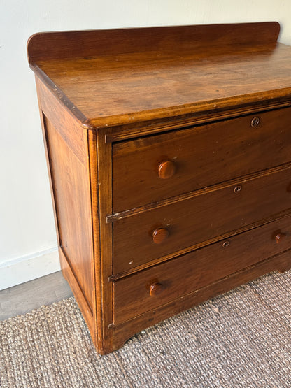 Pine dresser