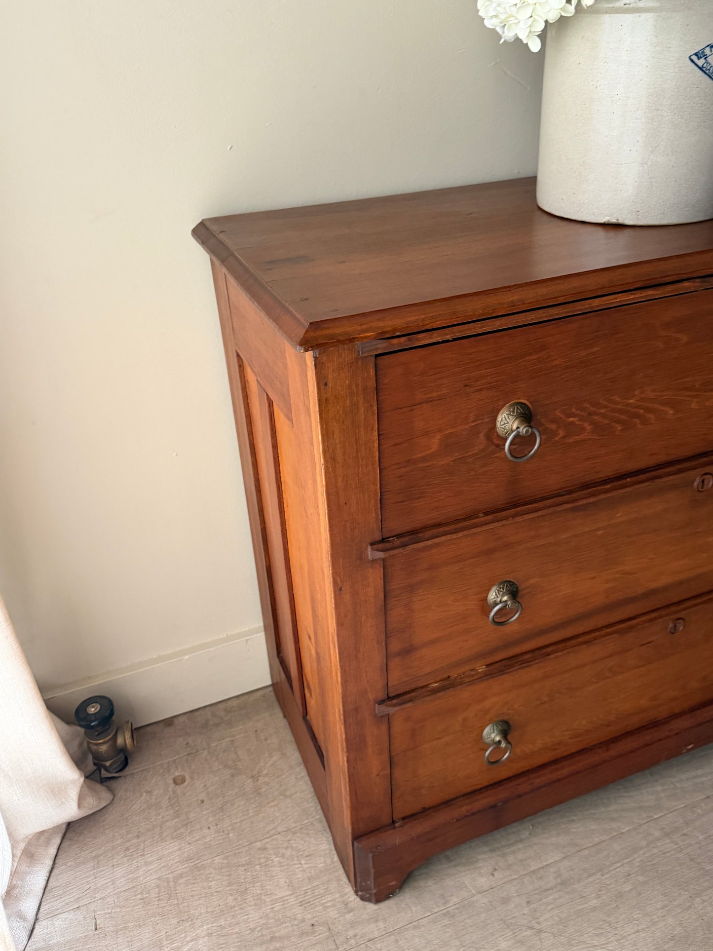 Pine 3 drawer dresser