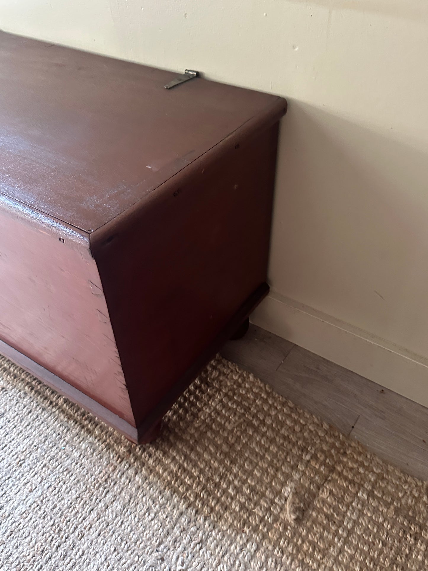 Red ball foot chest