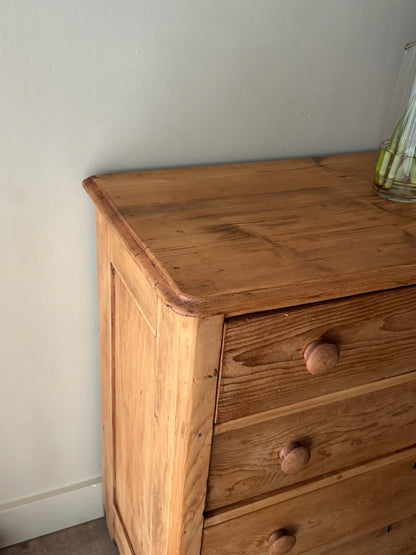 Pine dresser