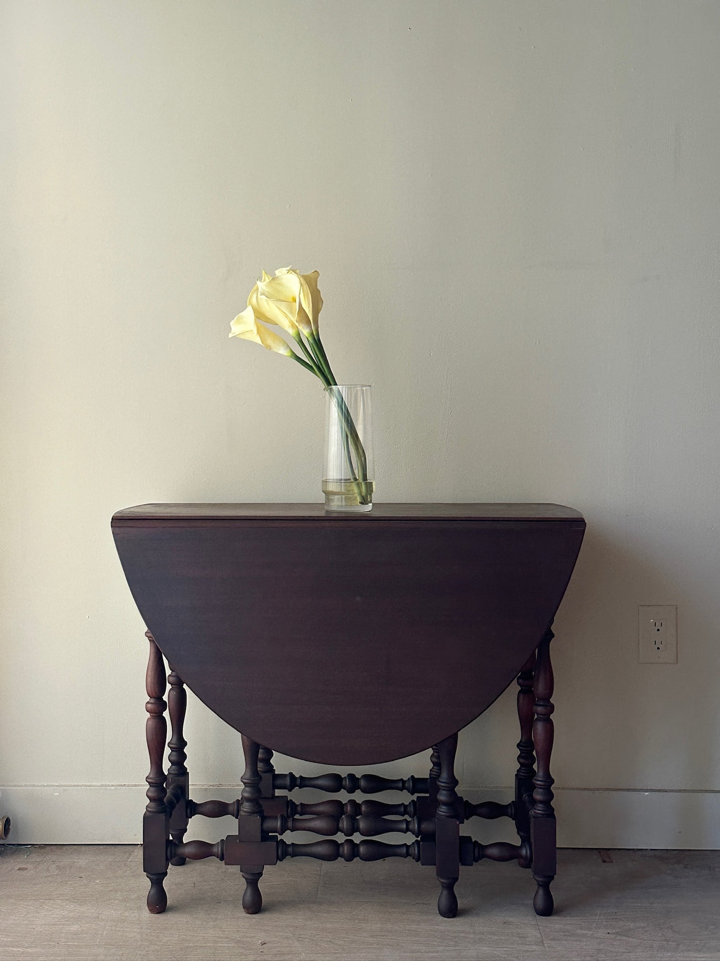 William & Mary mahogany gate leg table