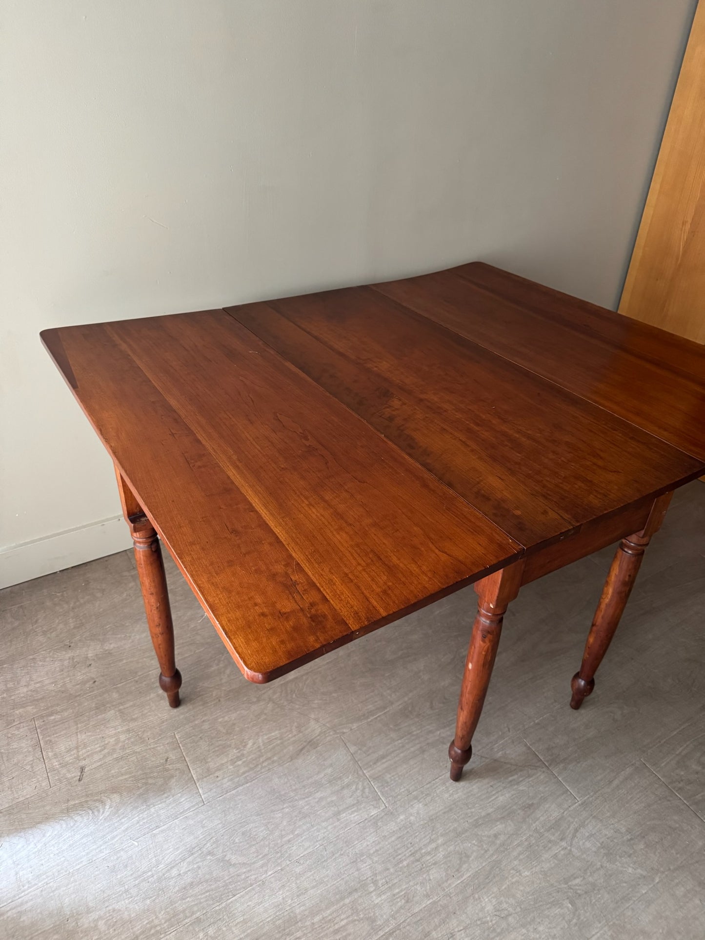 Pennsylvania Sheraton cherry drop leaf table
