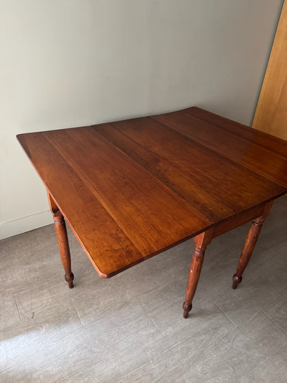 Pennsylvania Sheraton cherry drop leaf table