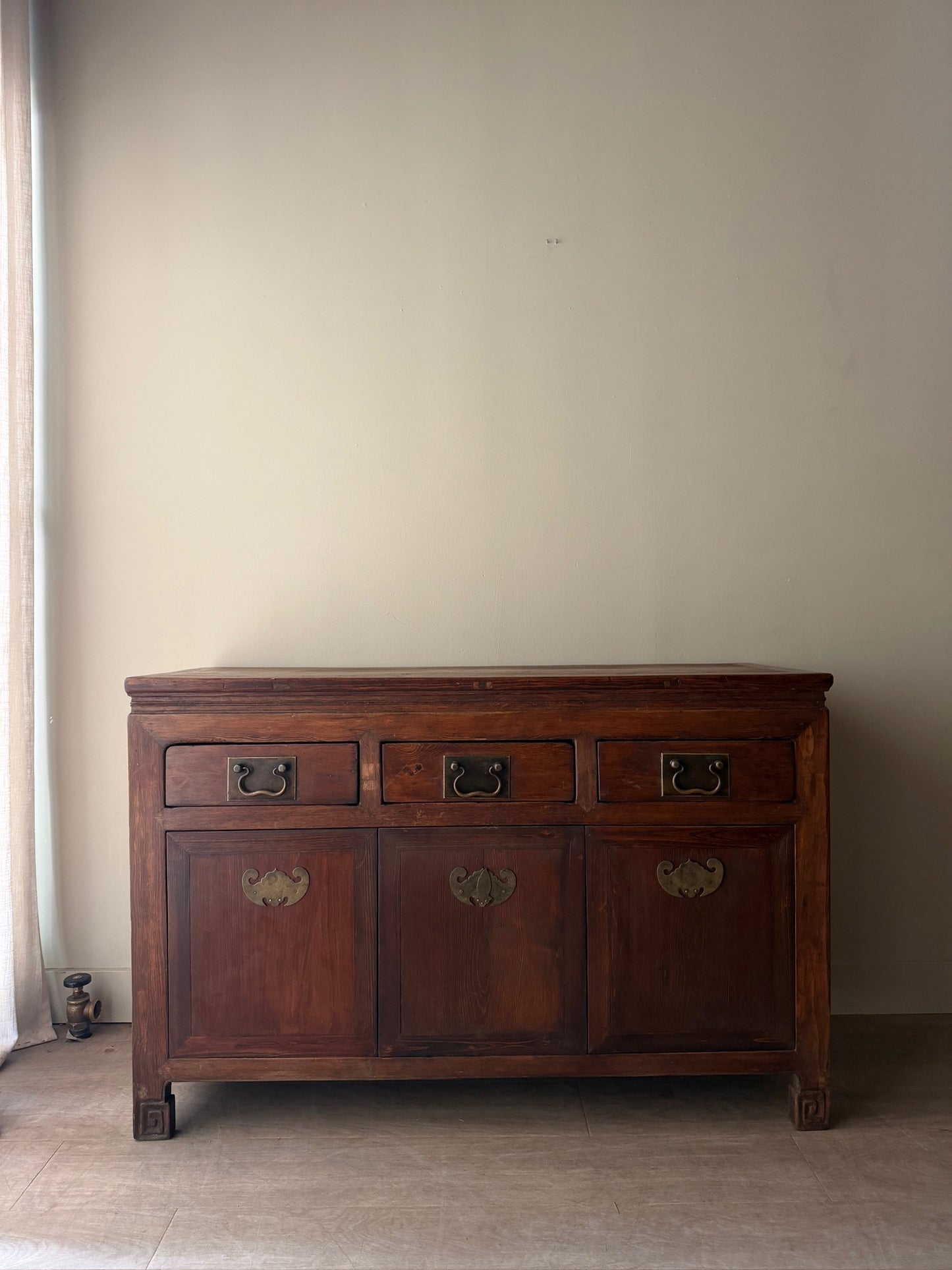 Chinese elmwood server (missing key, bottom section does not open)