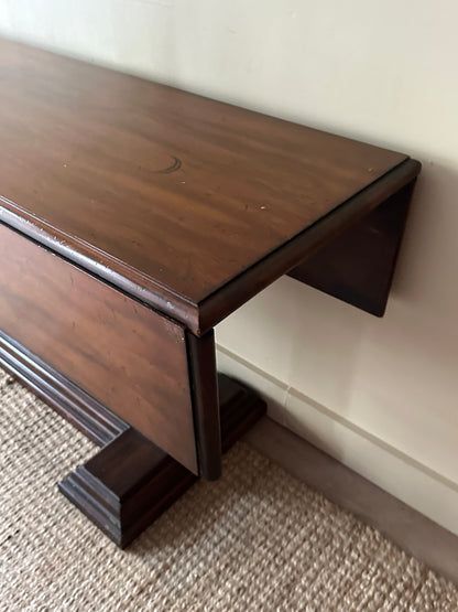 Twist leg drop leaf table