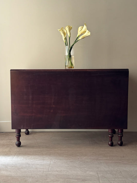 Pennsylvania Sheraton walnut single drop leaf table