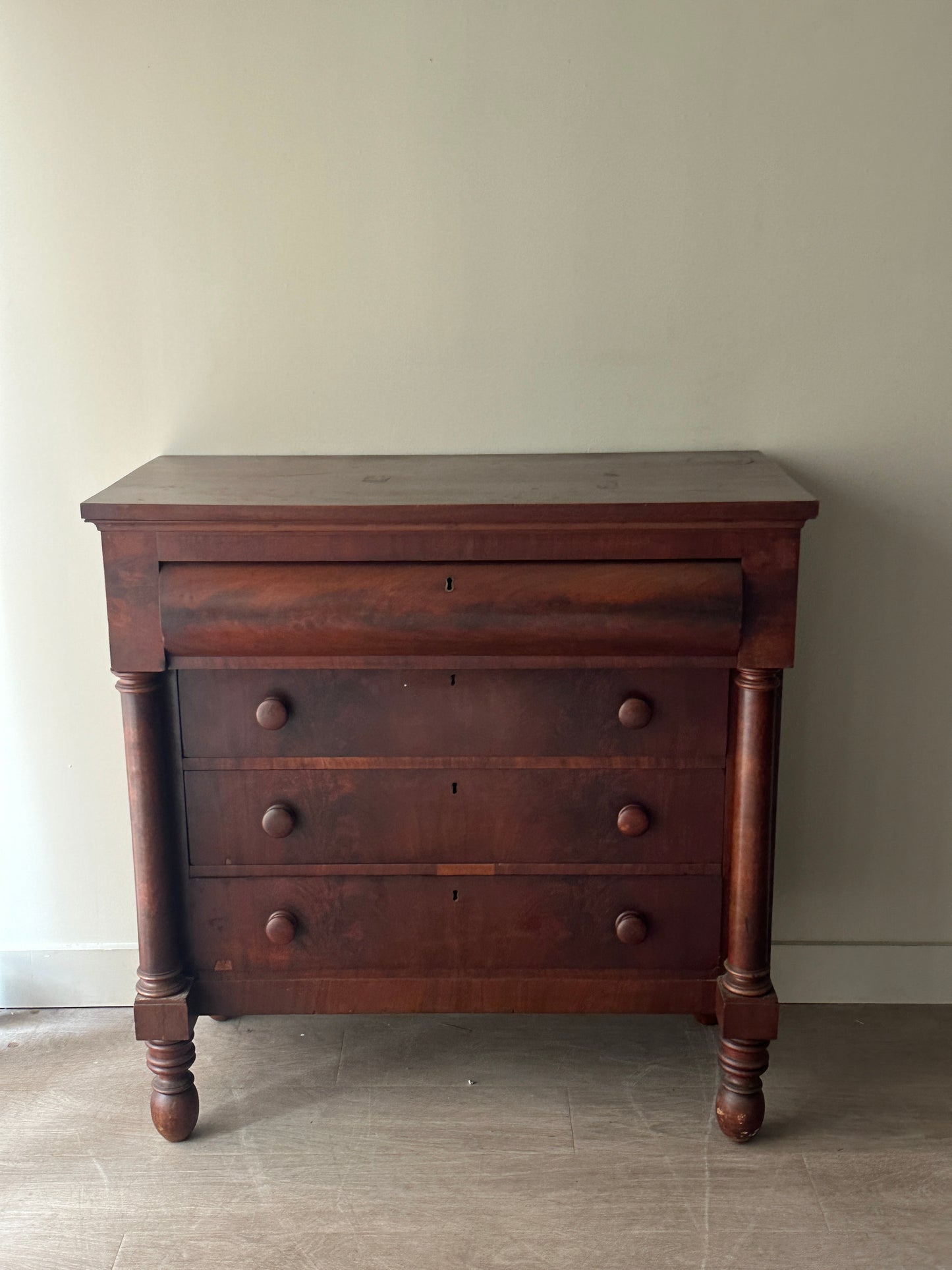 Mahogany federal dresser