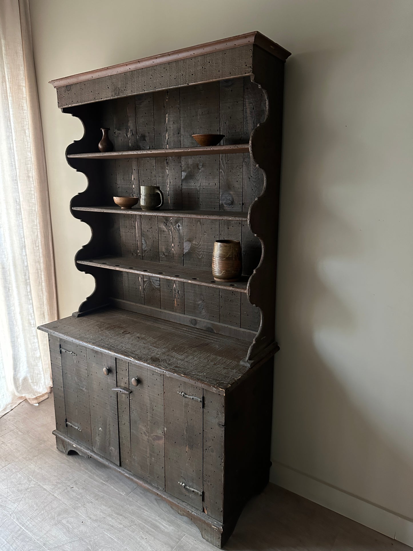 Pine two piece hutch