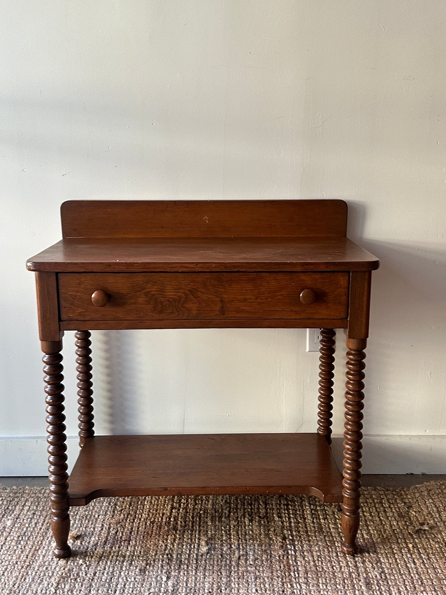 Spool leg pine washstand