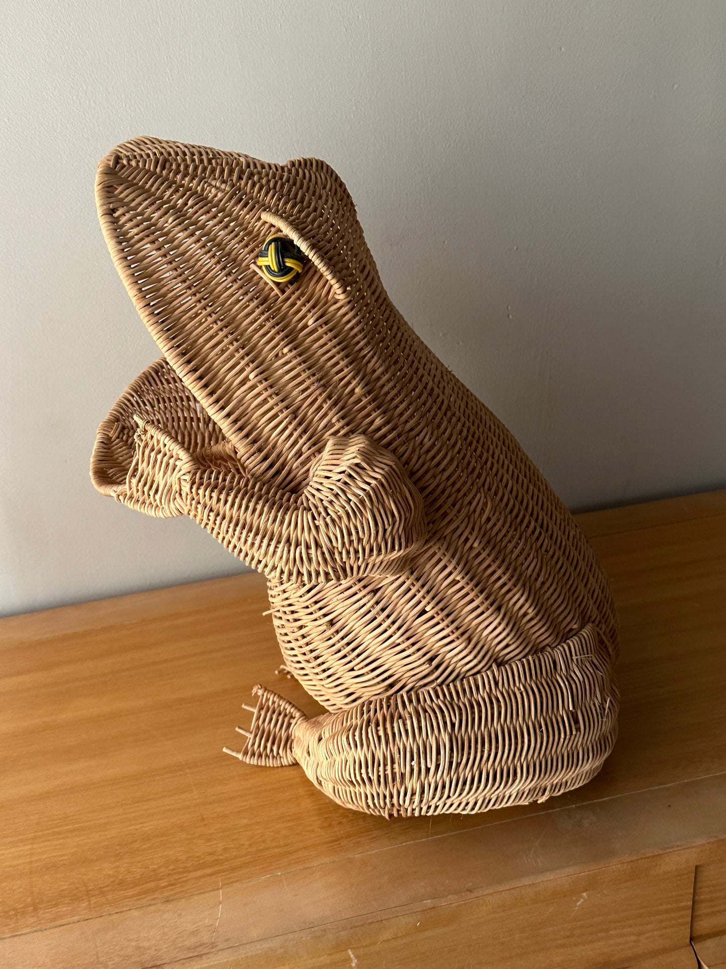 Rattan frog basket