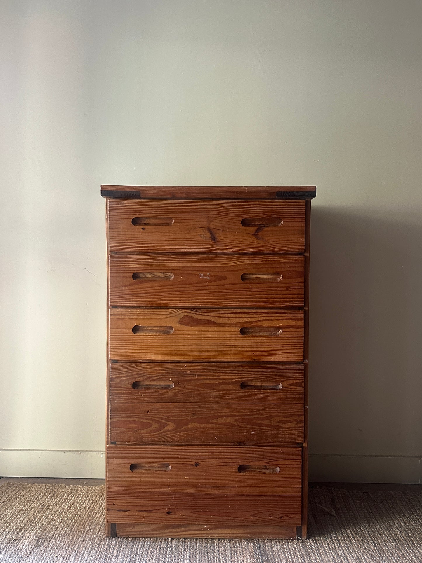 Pine dresser