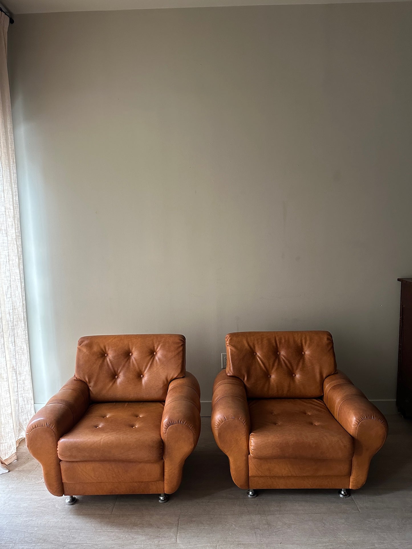 2 brown leather lounge chairs