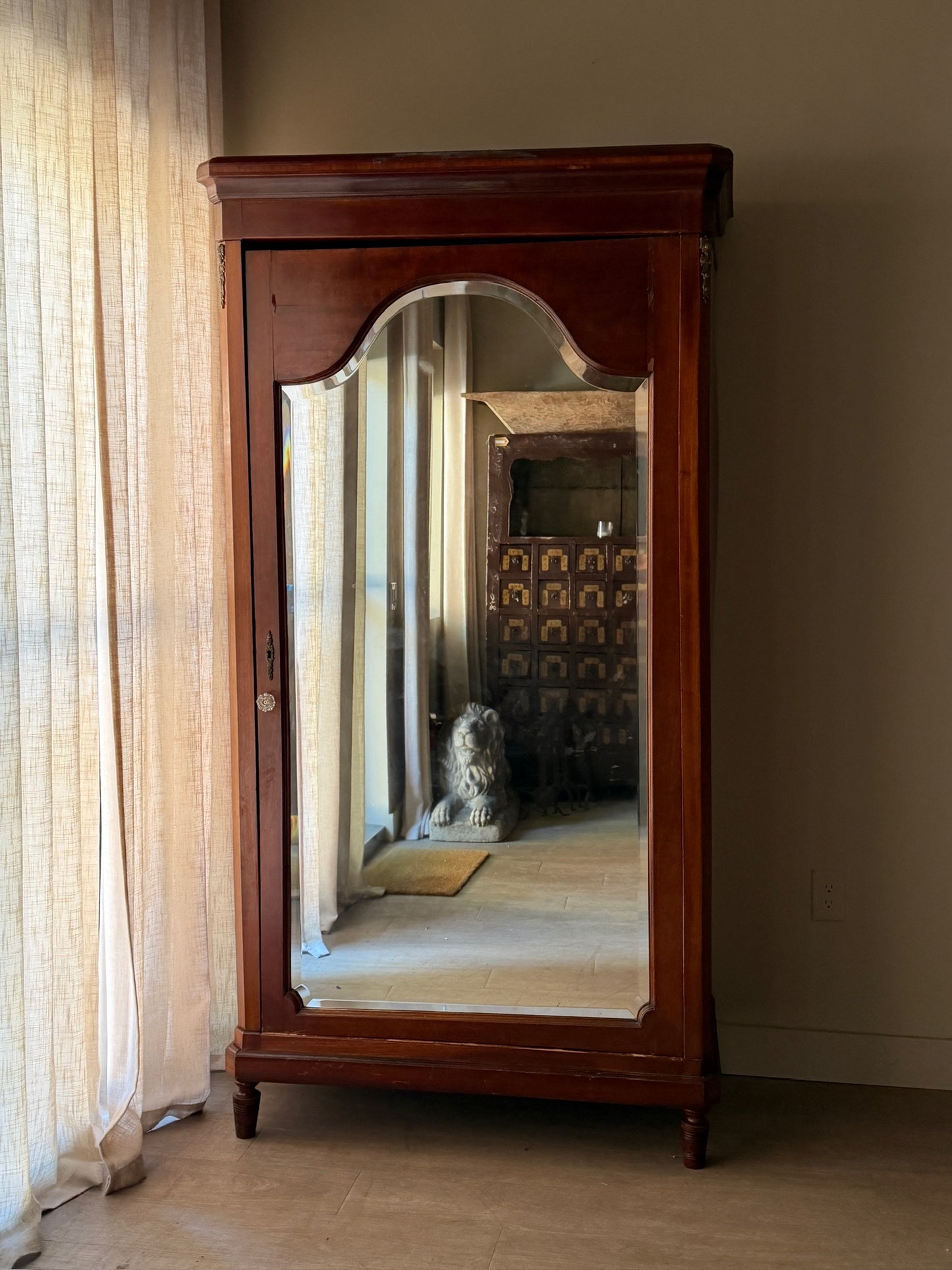 Mirrored wardrobe