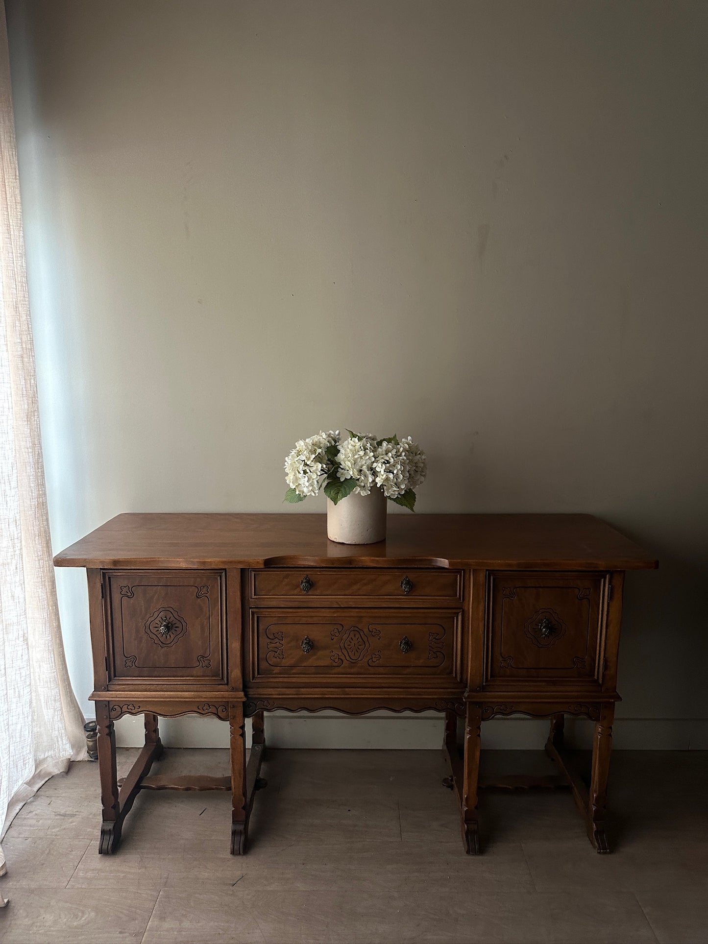 Stickley Quaint pine sideboard