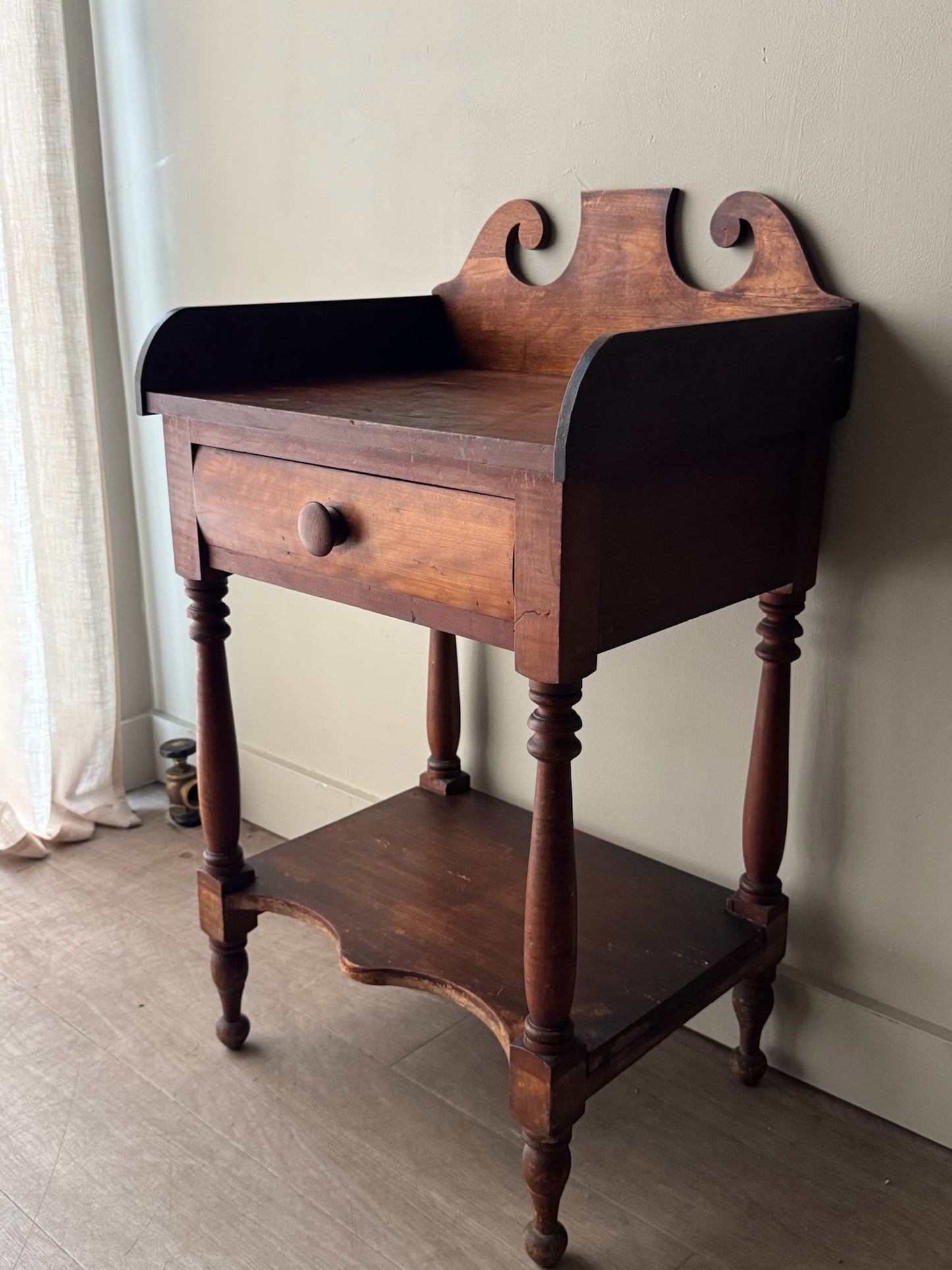 Sheraton walnut washstand