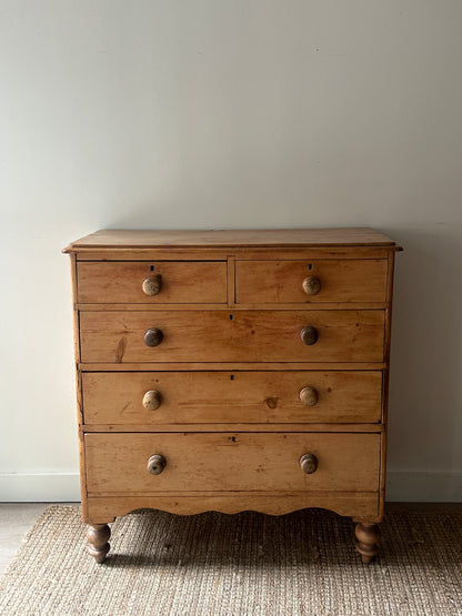 Pine dresser