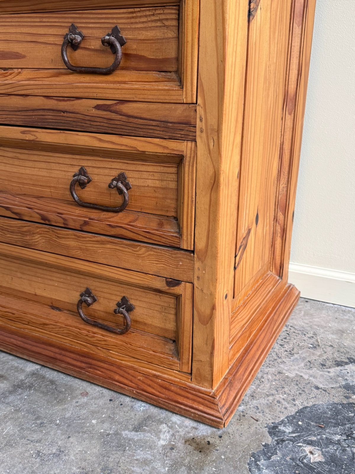 Pine dresser